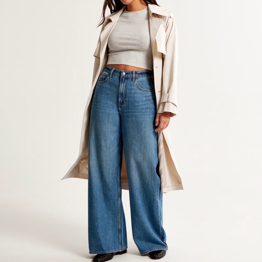 Abercrombie Curve Love High Rise Wide Leg Jean